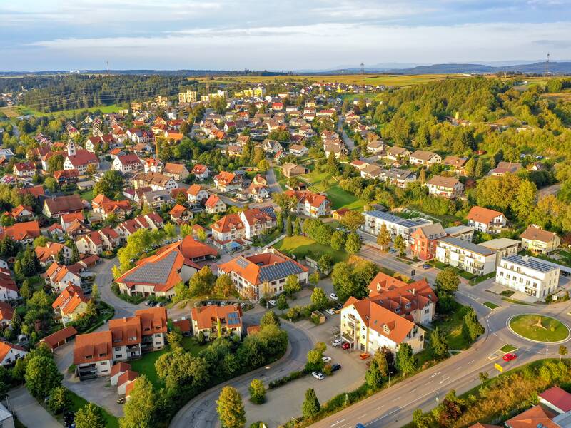 Luftbild von Brigachtal mit Blick auf das Rathaus 