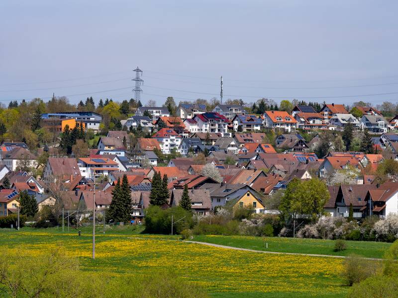 In der ferne sieht man viele Häuserreihen von Klengen